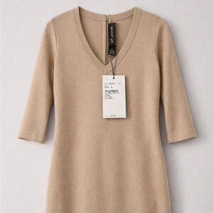 St. John Knit Sheath Dress Size 6 – new with tags